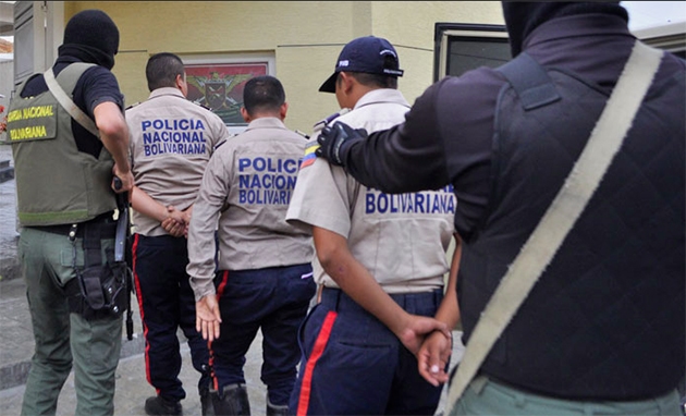 policías detenidos