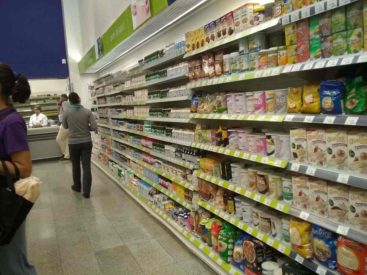 Farmacias de Caracas aceleran despachos para evitar escasez de medicinas después de los terremotos