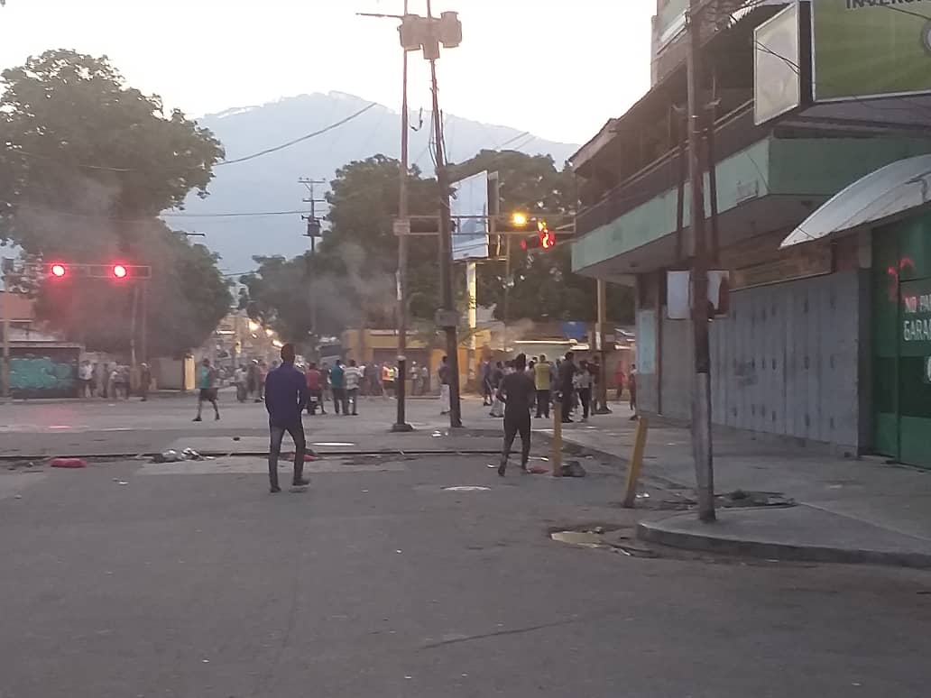 detuvieron a 35 personas