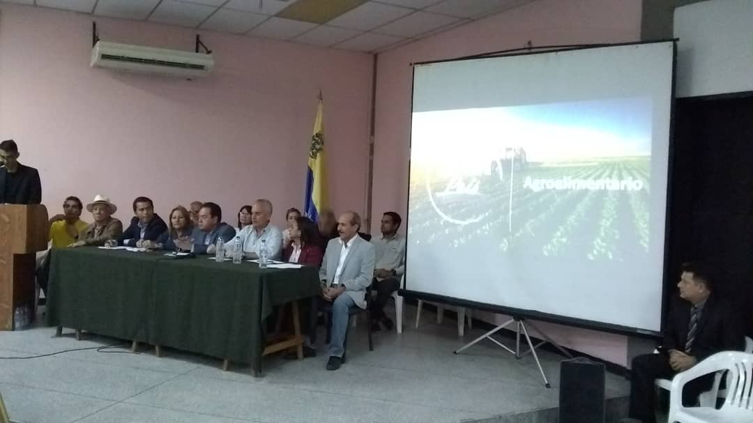 Maquinaria agrícola está paralizada