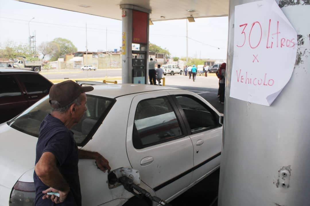 Gasolineras exclusivas a transportistas de Maracaibo