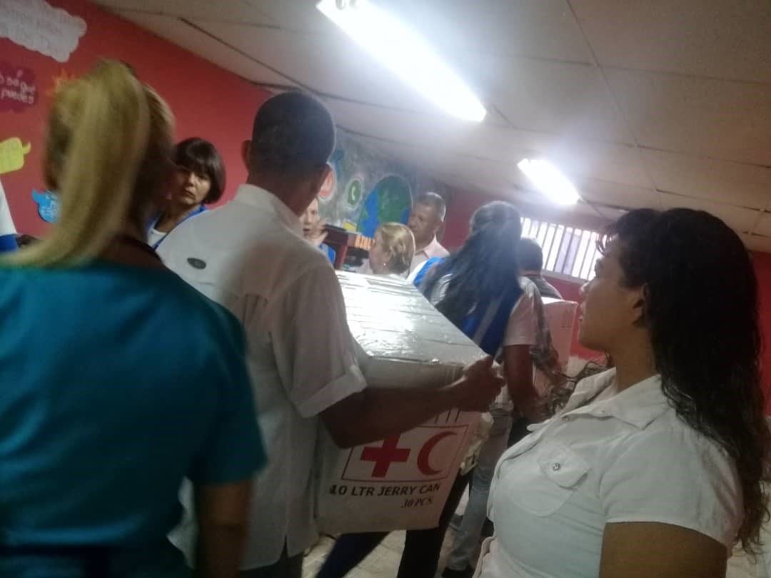 califica de show mediático