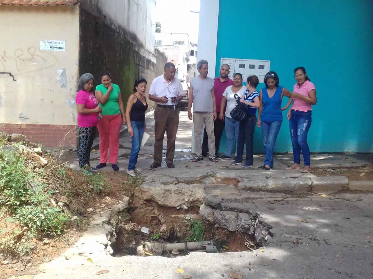 Vereda37-Coche-vecinos-Cronica-Uno