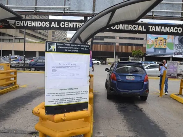 Trabajadores de estacionamientos temen por su empleo tras anuncio de control de tarifas