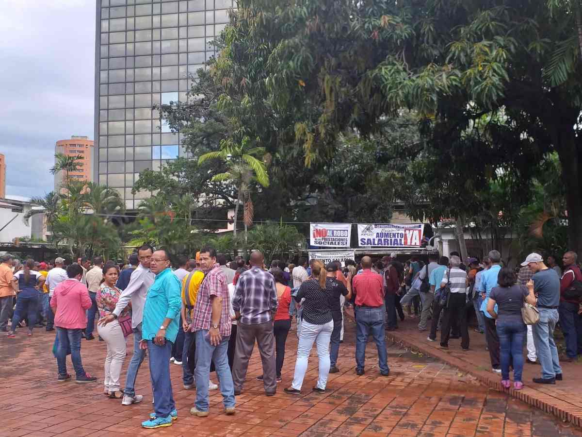 trabajadores de la universidad de carabobo
