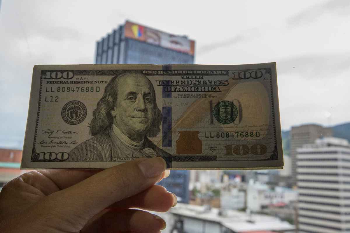 dólar paralelo a Bs. 5