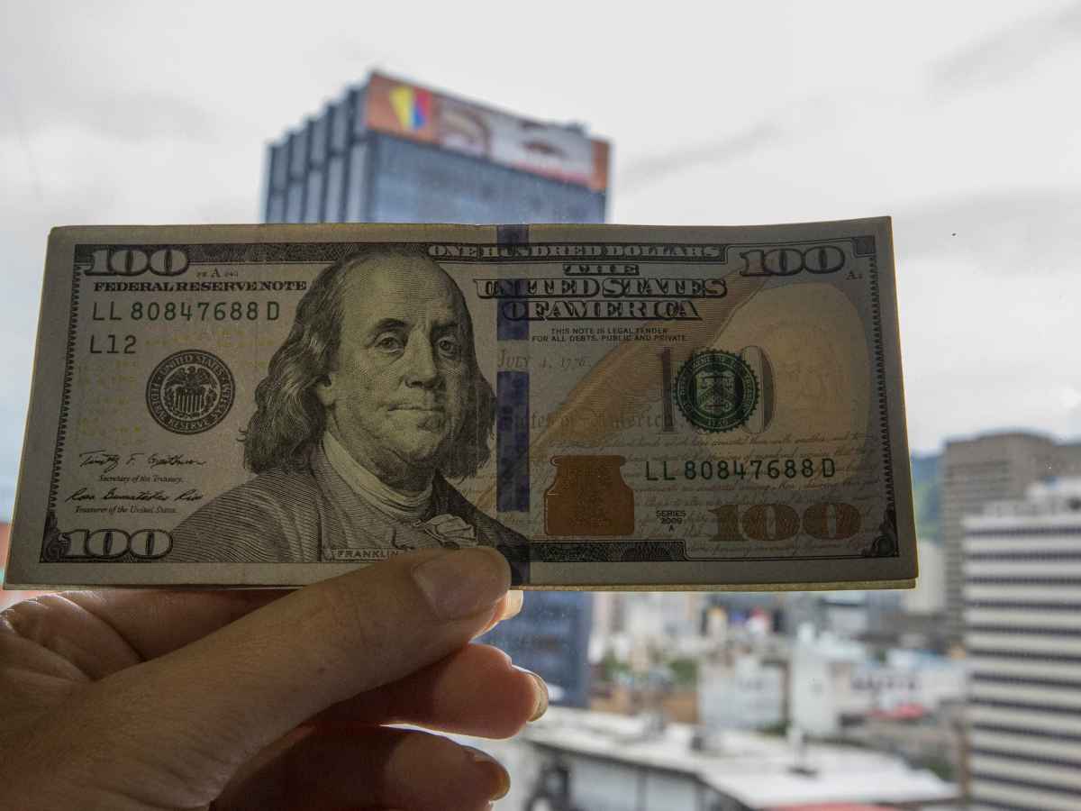 dólar paralelo a Bs. 5