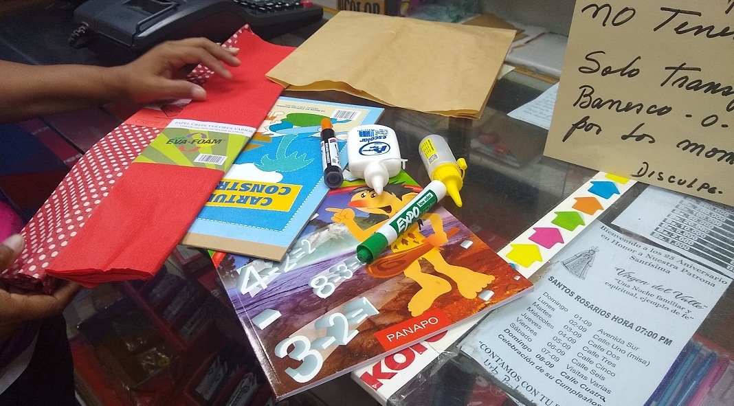 uniformes y útiles escolare