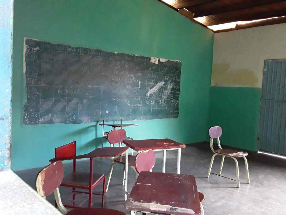 obreros sustituyen a maestros