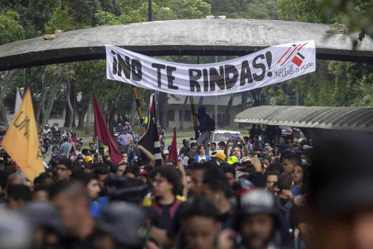 marcha de estudiantes universitarios