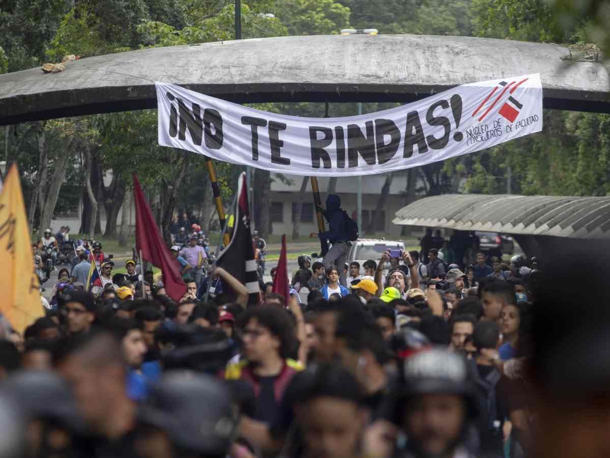 marcha de estudiantes universitarios