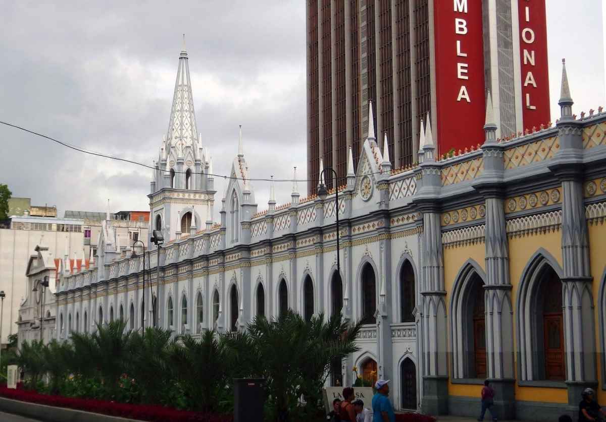 Hemeroteca-Palacio Academias