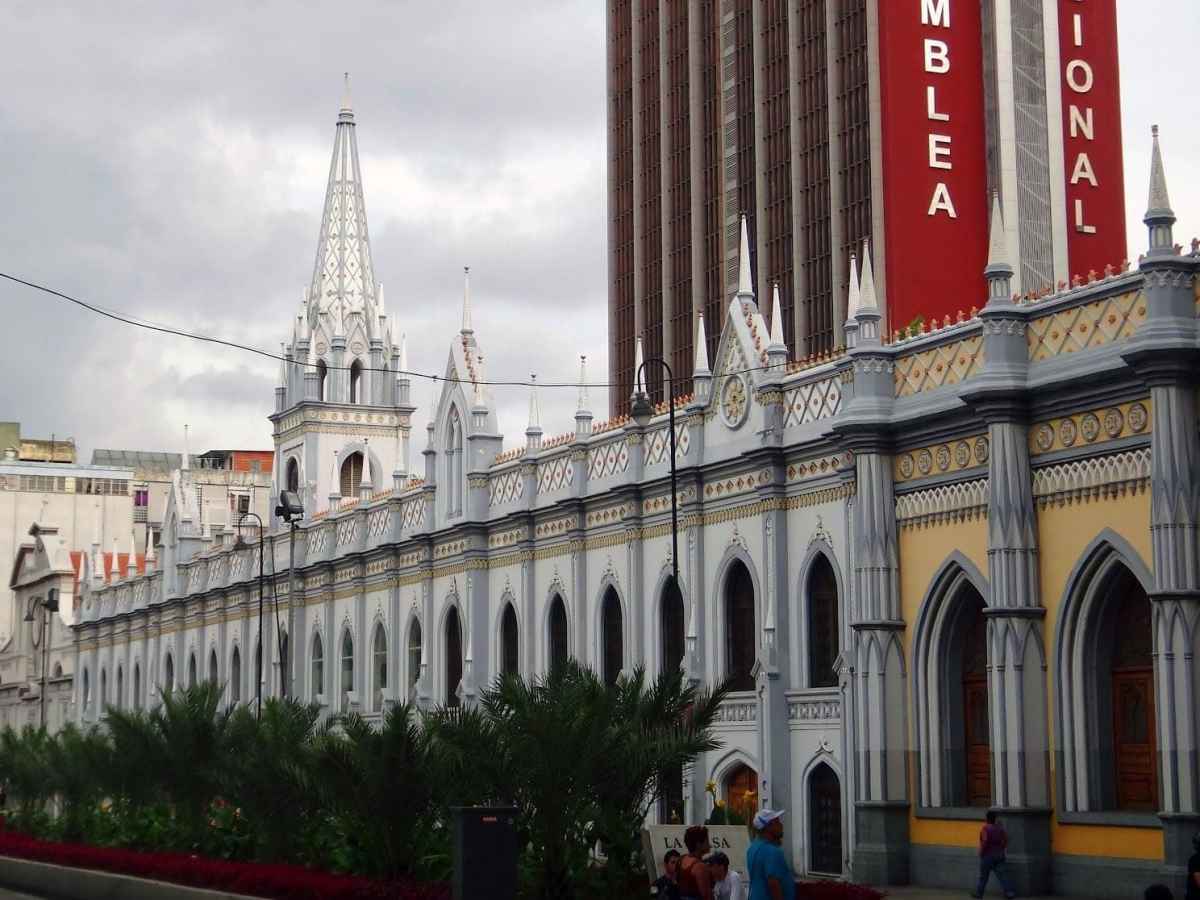 Hemeroteca-Palacio Academias