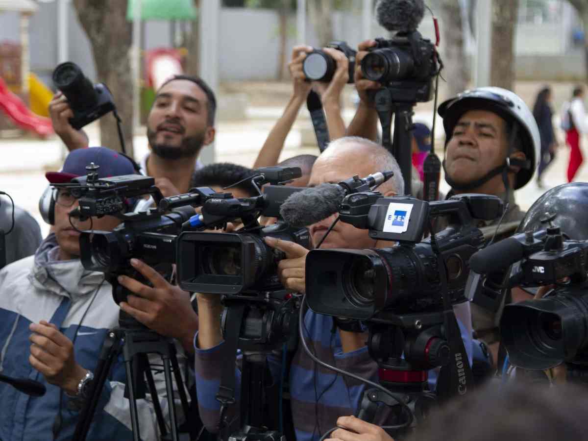 Hostigamiento y criminalización contra los periodistas se recrudeció en lo que va de 2025, revela informe de Espacio Público