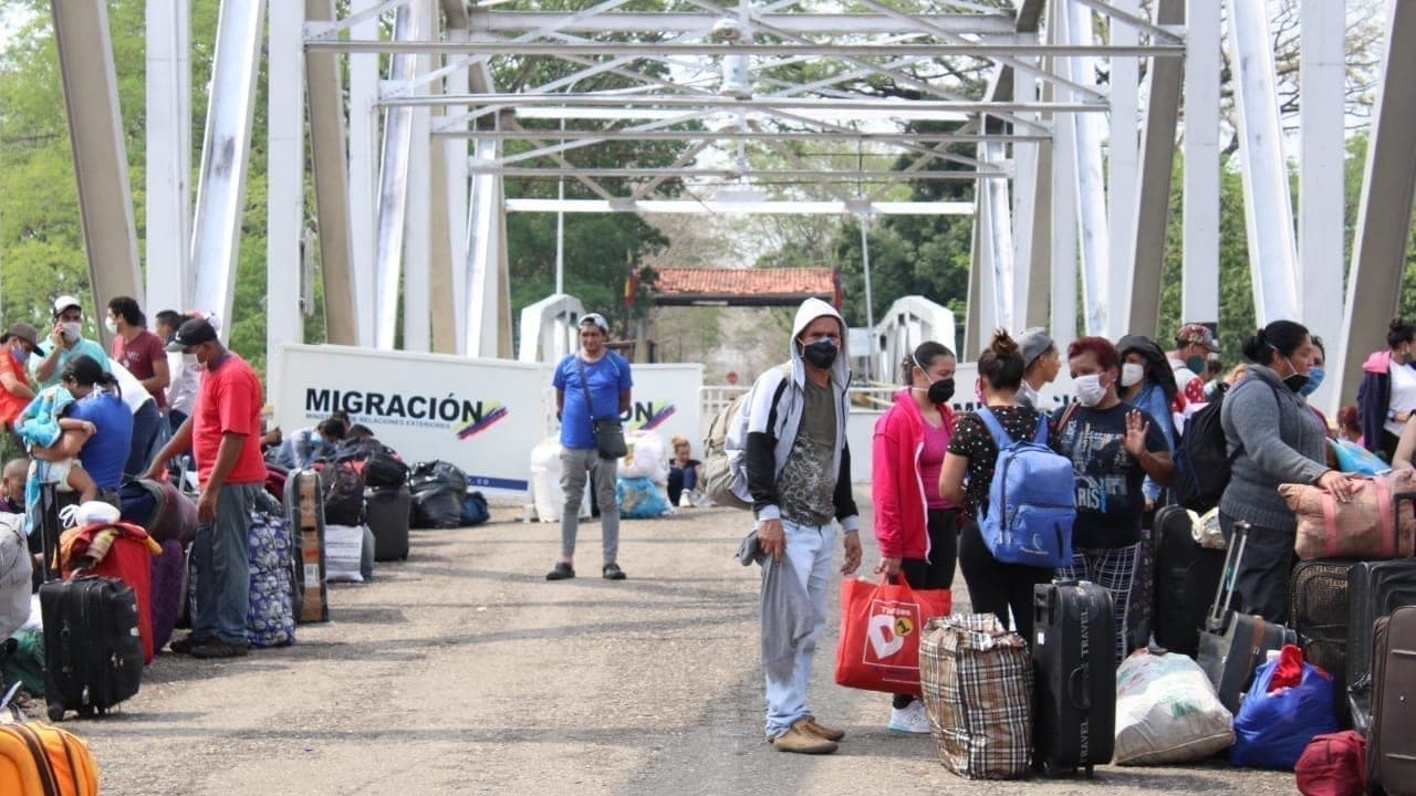 Expertos advierten que el contexto político y económico agravará crisis migratoria en 2025
