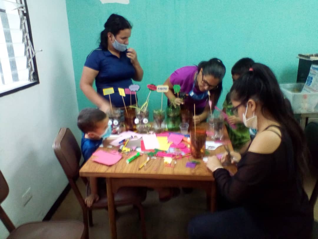 Niños del sector Fe y Alegría de la Parroquia Paraíso aprenden a sembrar Por Norma Rivas @nrivasherrera 24 septiembre, 2020 Niños del sector Fe y Alegría