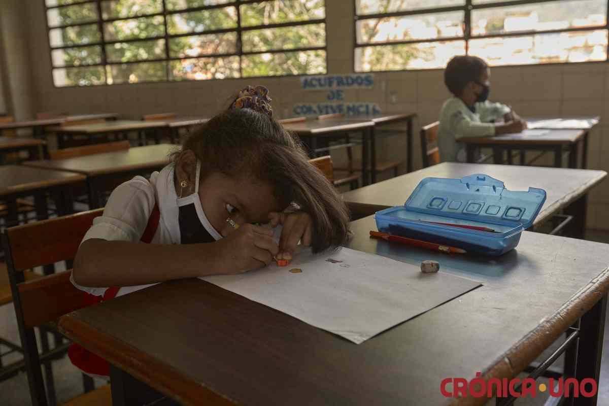 Maduro ordenó el retorno de actividades presenciales pese a las fallas estructurales en escuelas