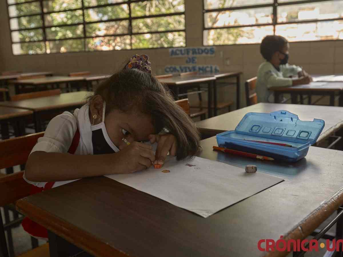 Maduro ordenó el retorno de actividades presenciales pese a las fallas estructurales en escuelas