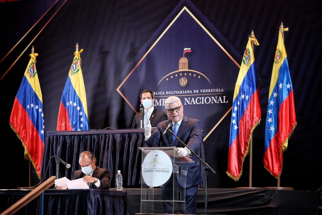 saquear recursos públicos