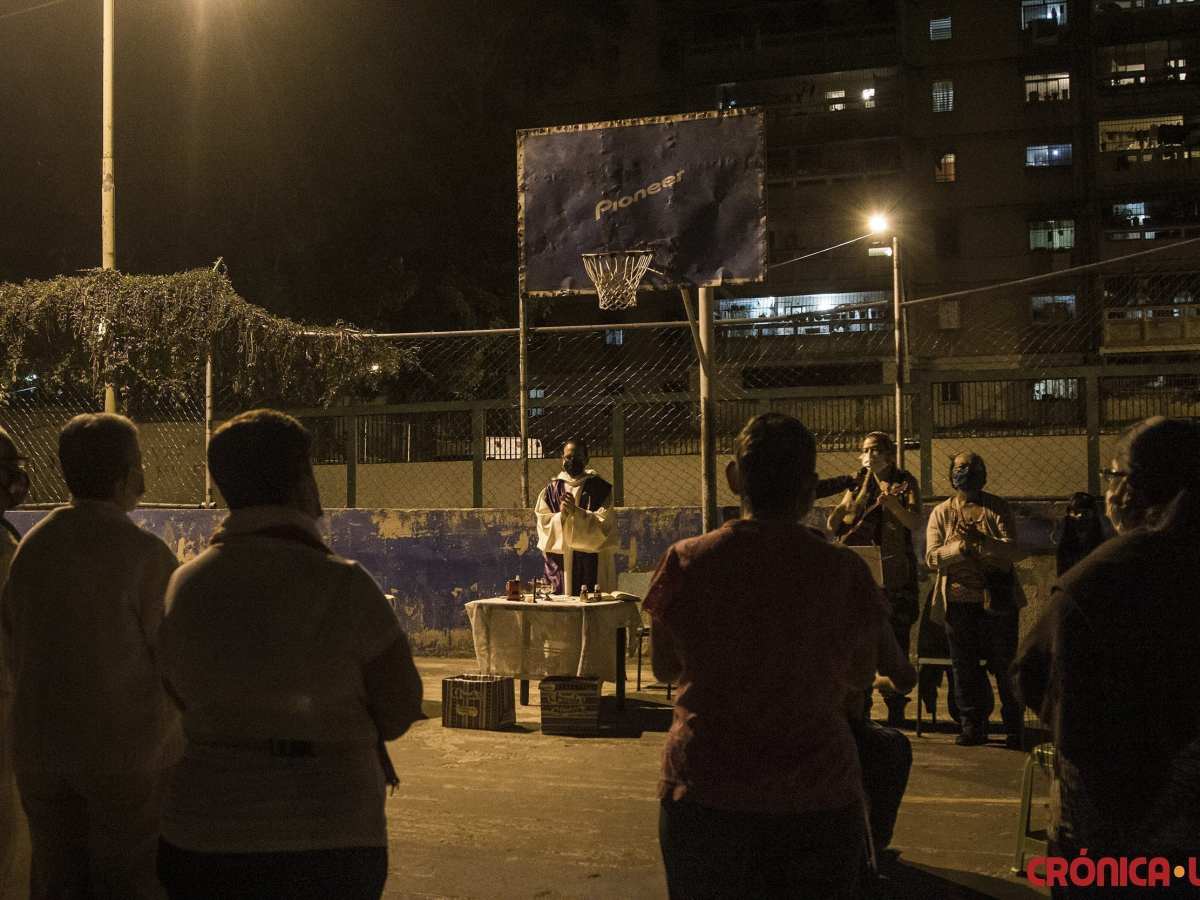 rezan para protegerse