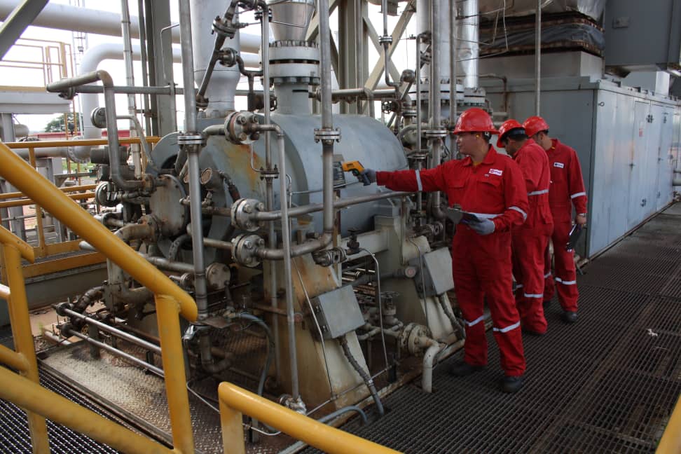 barril de petróleo producción febrero