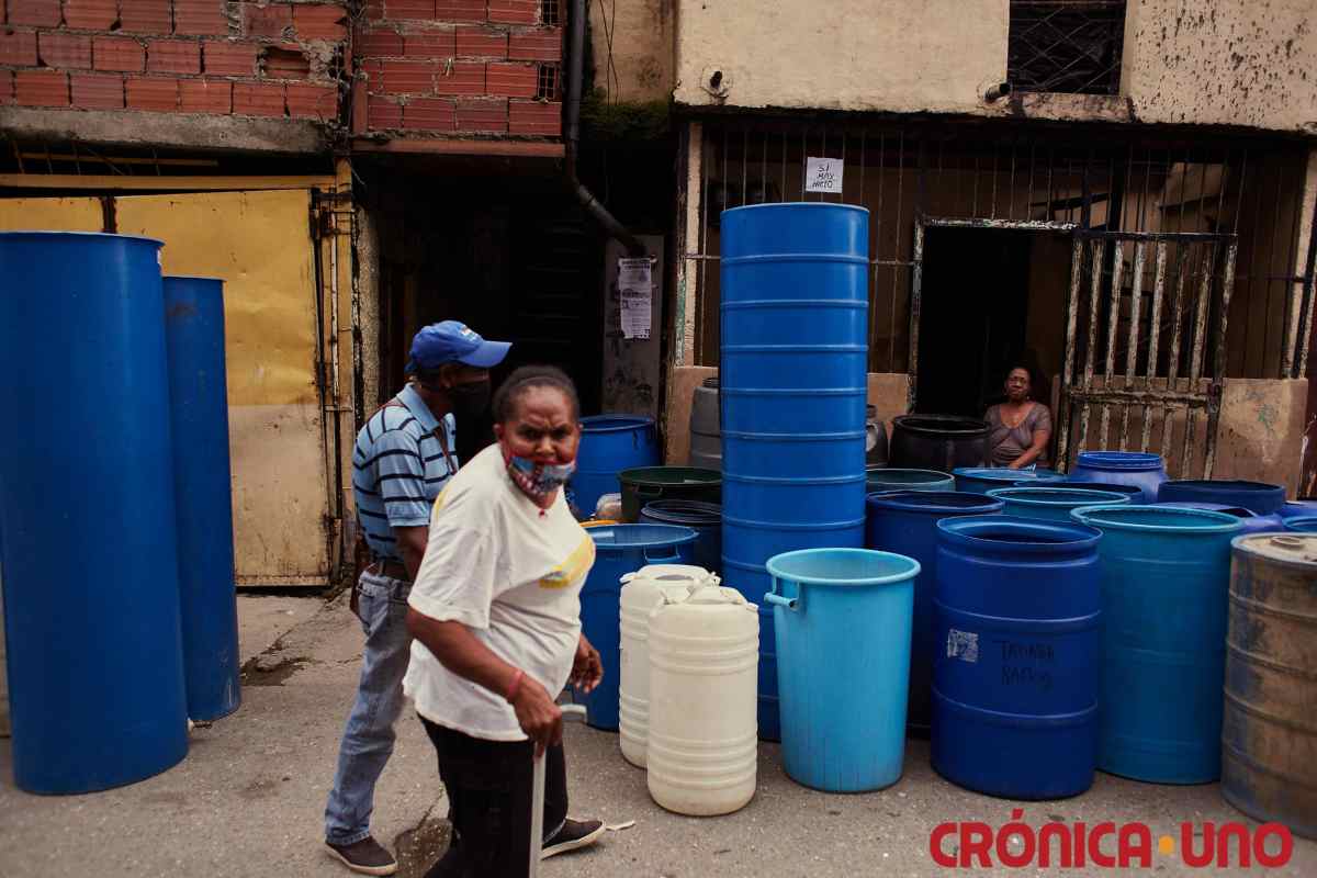 sin agua por tuberías