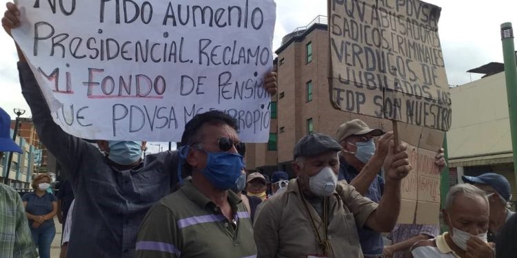 trabajadores petroleros activos y jubilados