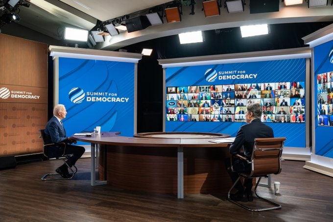 Cumbre por la Democracia