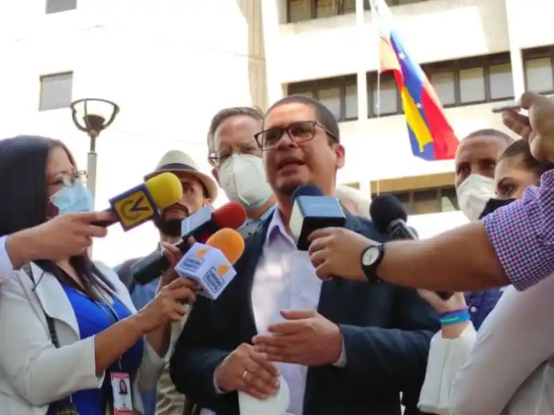 Familia exige abogado y vigilancia médica estricta urgente para Nicmer Evans