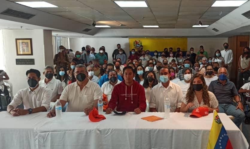 medio centenar de dirigentes