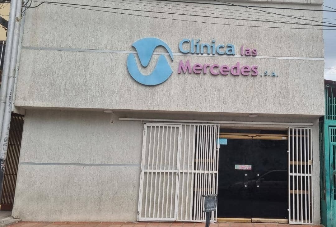 Detenidos cuatro médicos