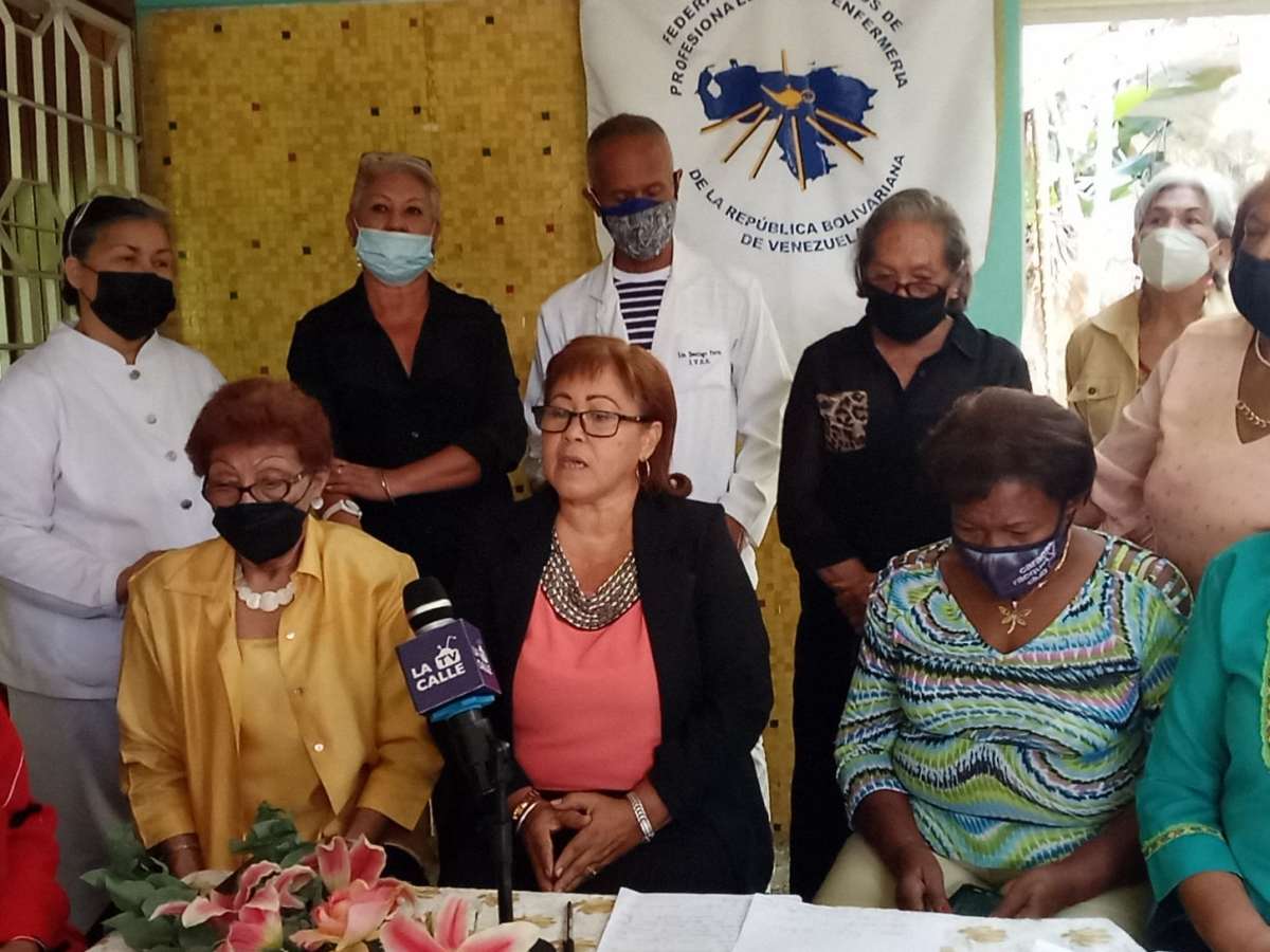 Enfermeros en Rueda de Prensa