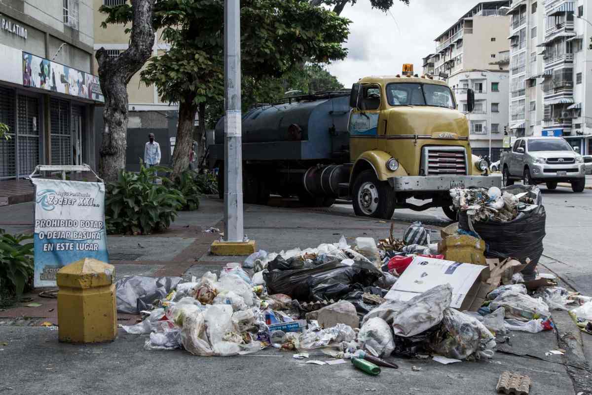 EN FOTOS | Zonas de Caracas se llenan de basura