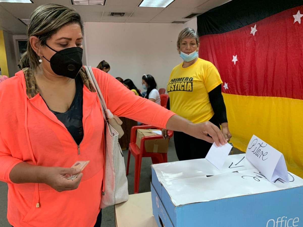 Militantes del partido primero justicia