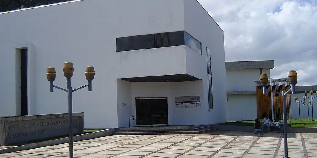 Trabajan por rescatar al Museo Jesús Soto de 11 años de descuido