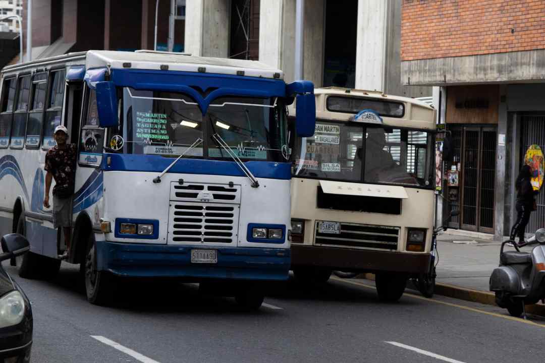 camionetas, transposte público, colapso