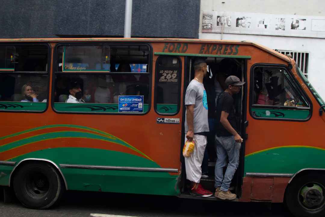 camionetas, transposte público, colapso