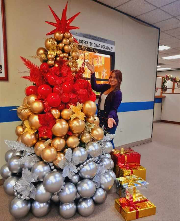 Árbol de Navidad con globos