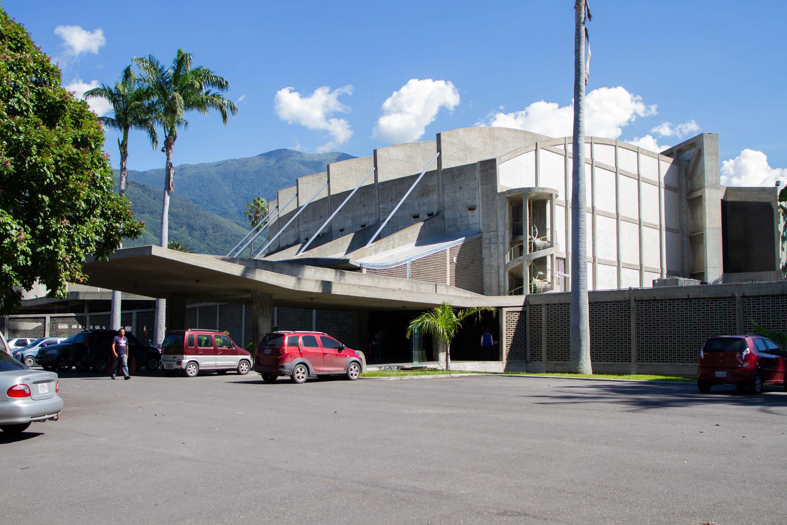 Universidades públicas evalúan próximos pasos tras eliminación de pruebas diagnósticas
