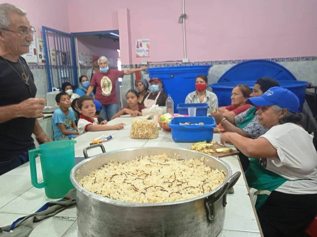 Diariamente entregan 550 almuerzos en los cuatro comedores de la fundación Me diste de Comer, en Ciudad Guayana. Además de los niños y sus madres, tienen un salón para brindar alimentación a adultos mayores