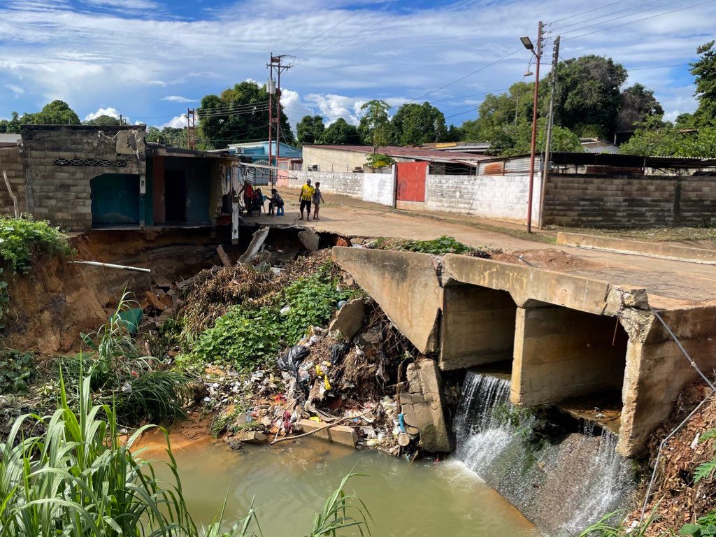 Piden atención urgente a cárcavas que mantienen en riesgo a viviendas en Bolívar