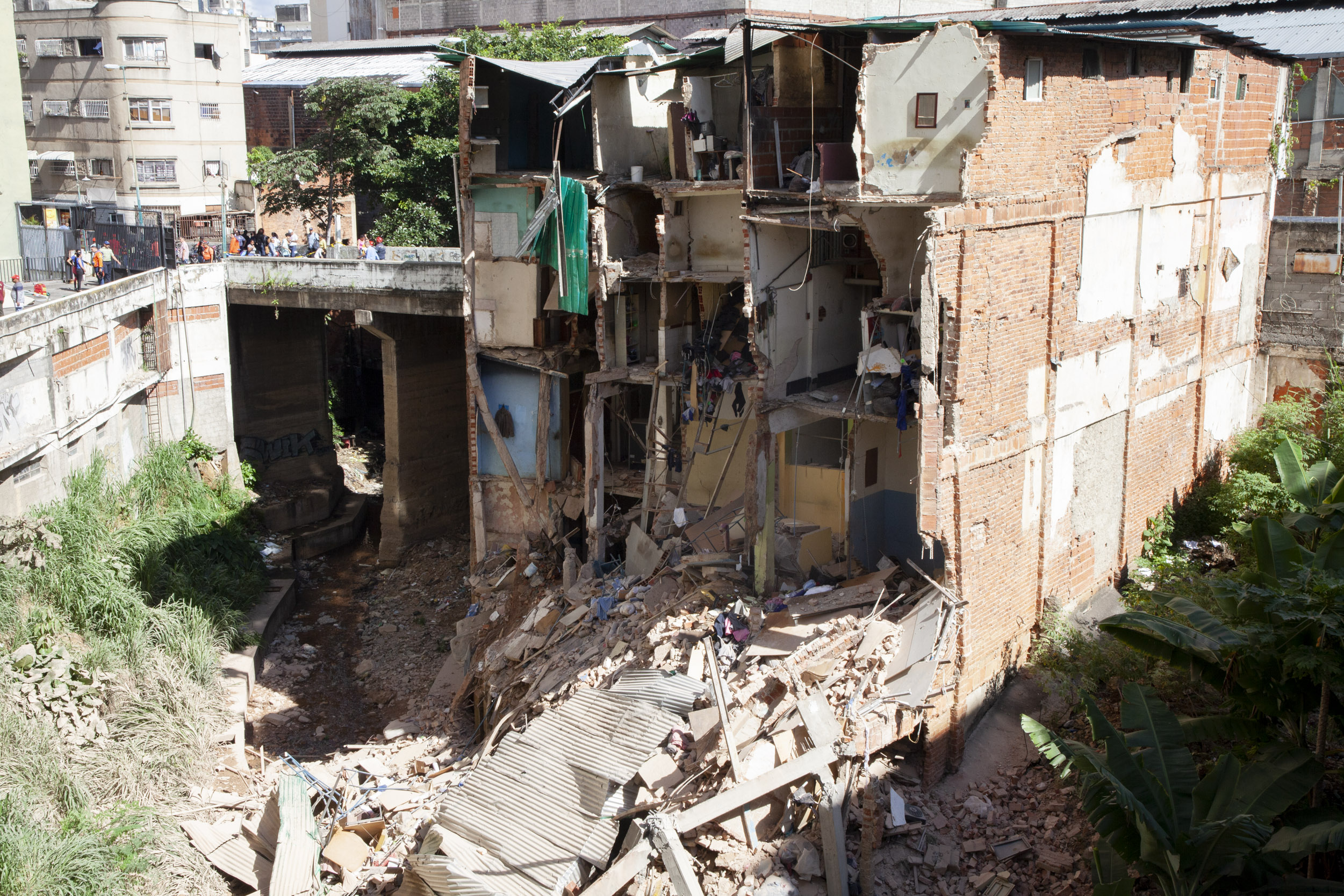 Vecinos de Altagracia aseguran que colapso del edificio es una tragedia que  se pudo evitar