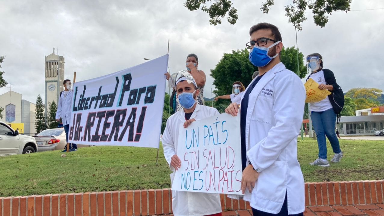 "La información es negativa en todo el país. Esos suministros simplemente desaparecieron del radar de los hospitales”, afirmó Natera.