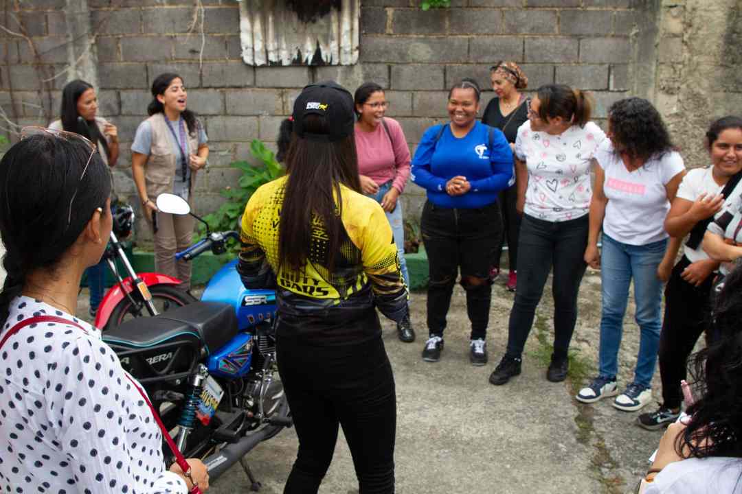 Taller de mecánica para mujeres en San Blas, fundarte