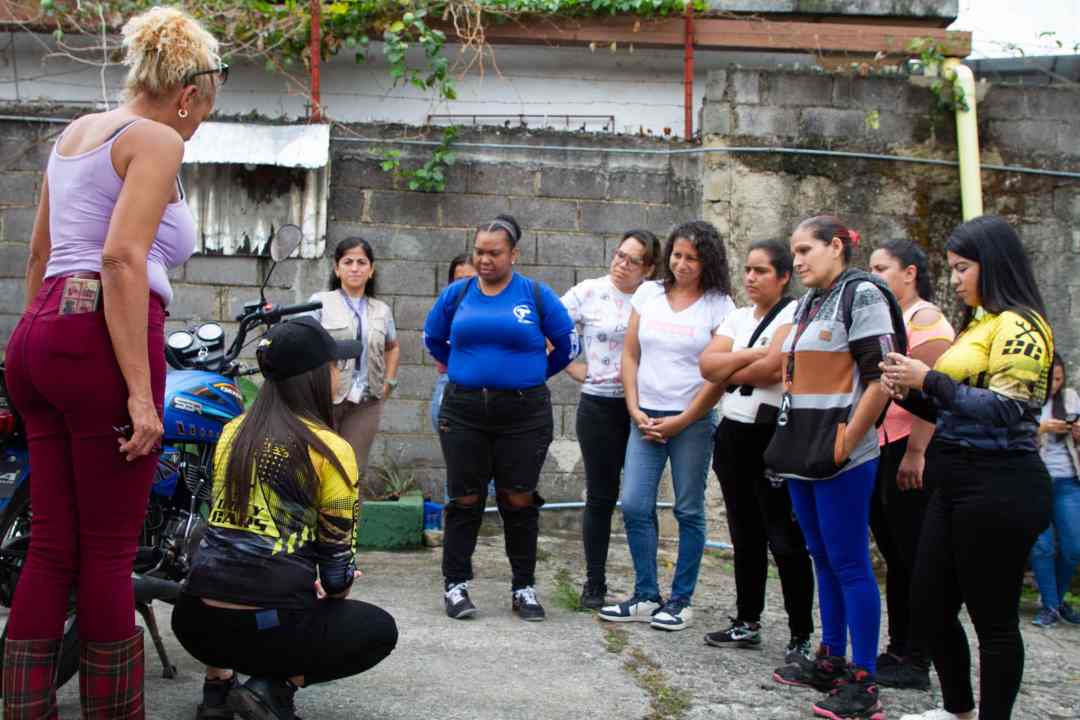 Taller de mecánica para mujeres en San Blas, fundarte