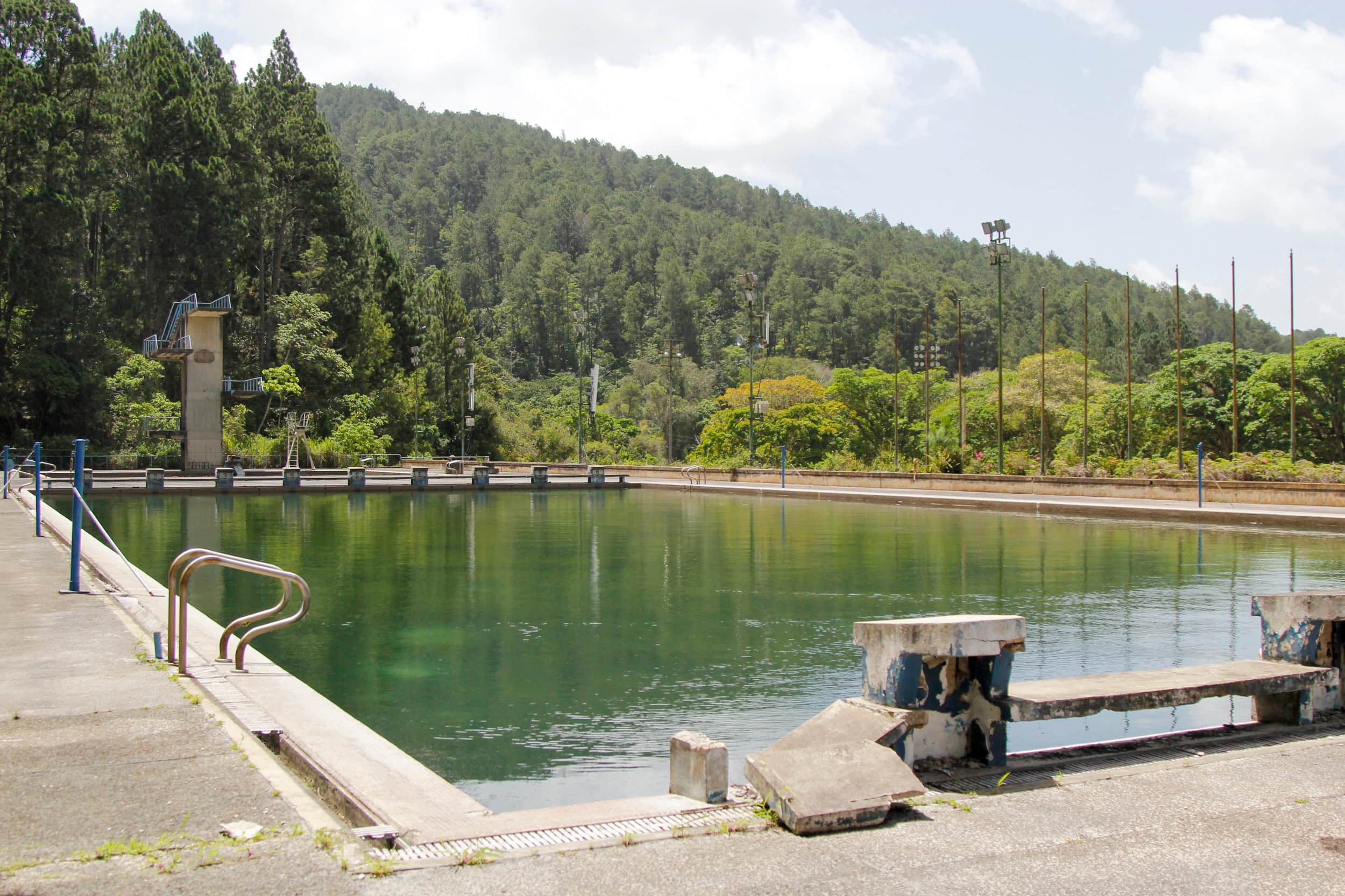 la Universidad Simón Bolívar - piscina
