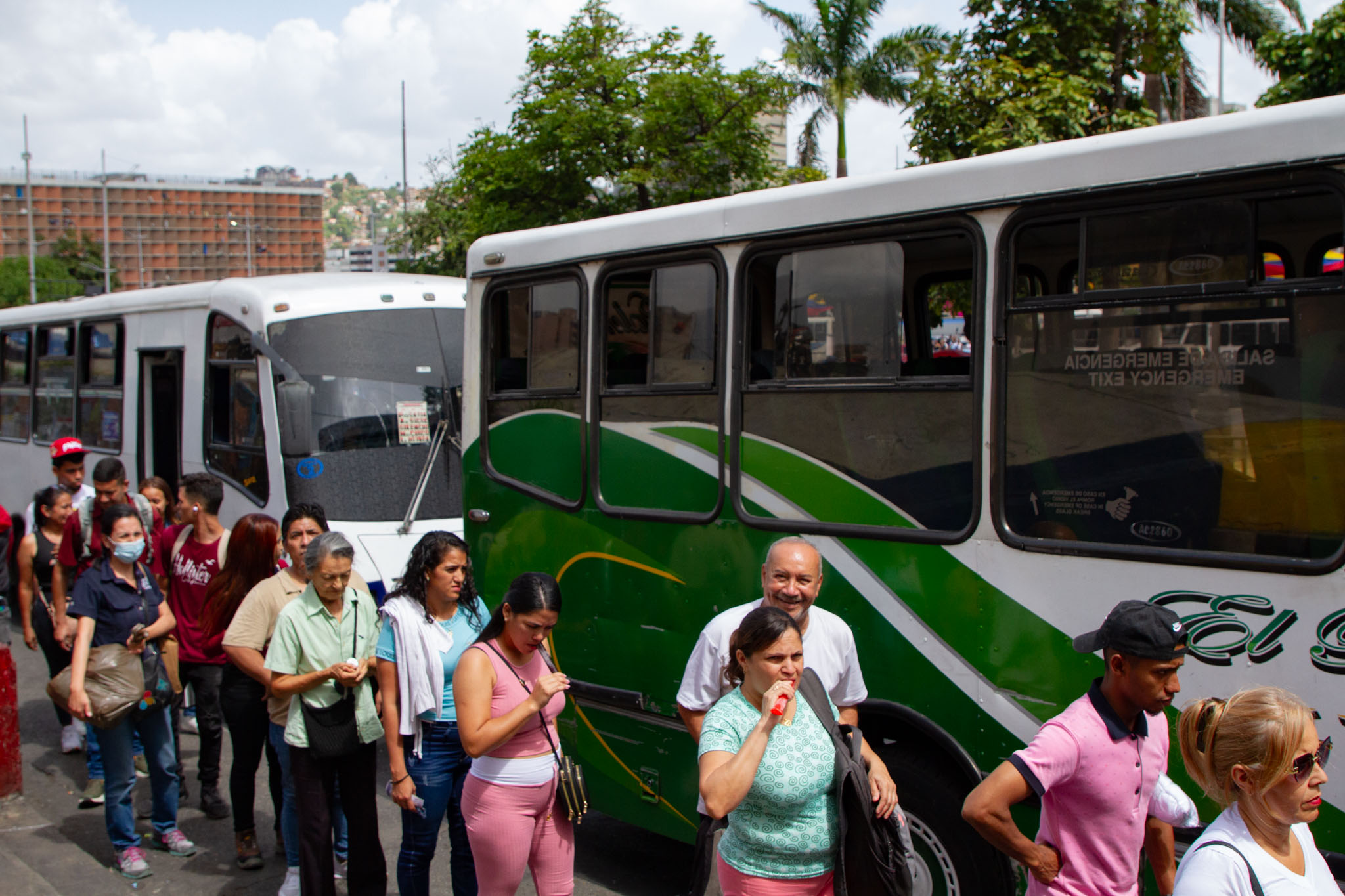 75% de las unidades de transporte en Caracas están paralizadas por falta de combustible y repuestos