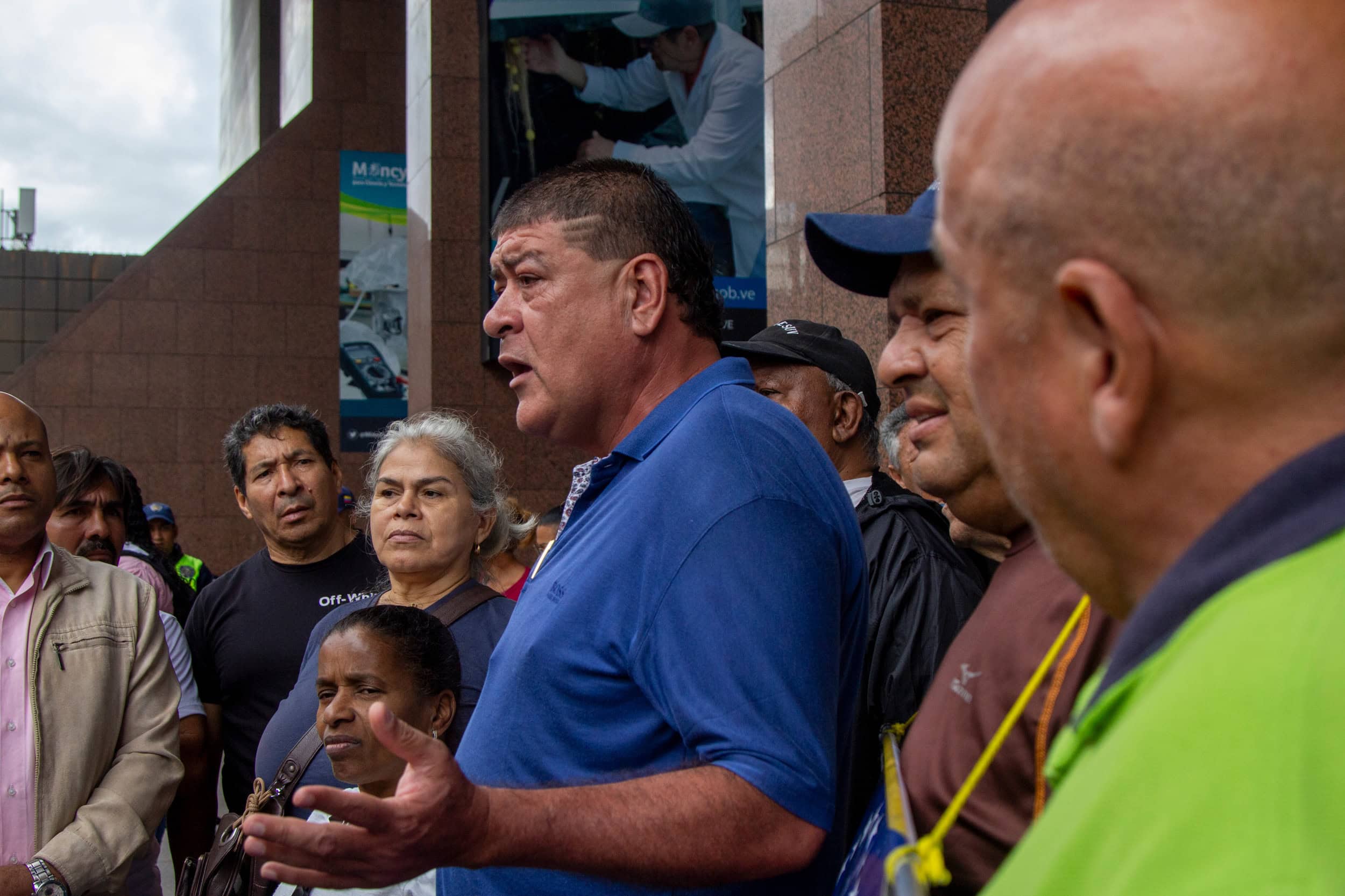 protesta, jubilados, trabajadores, personas, educadores, universitarios, fideicomiso