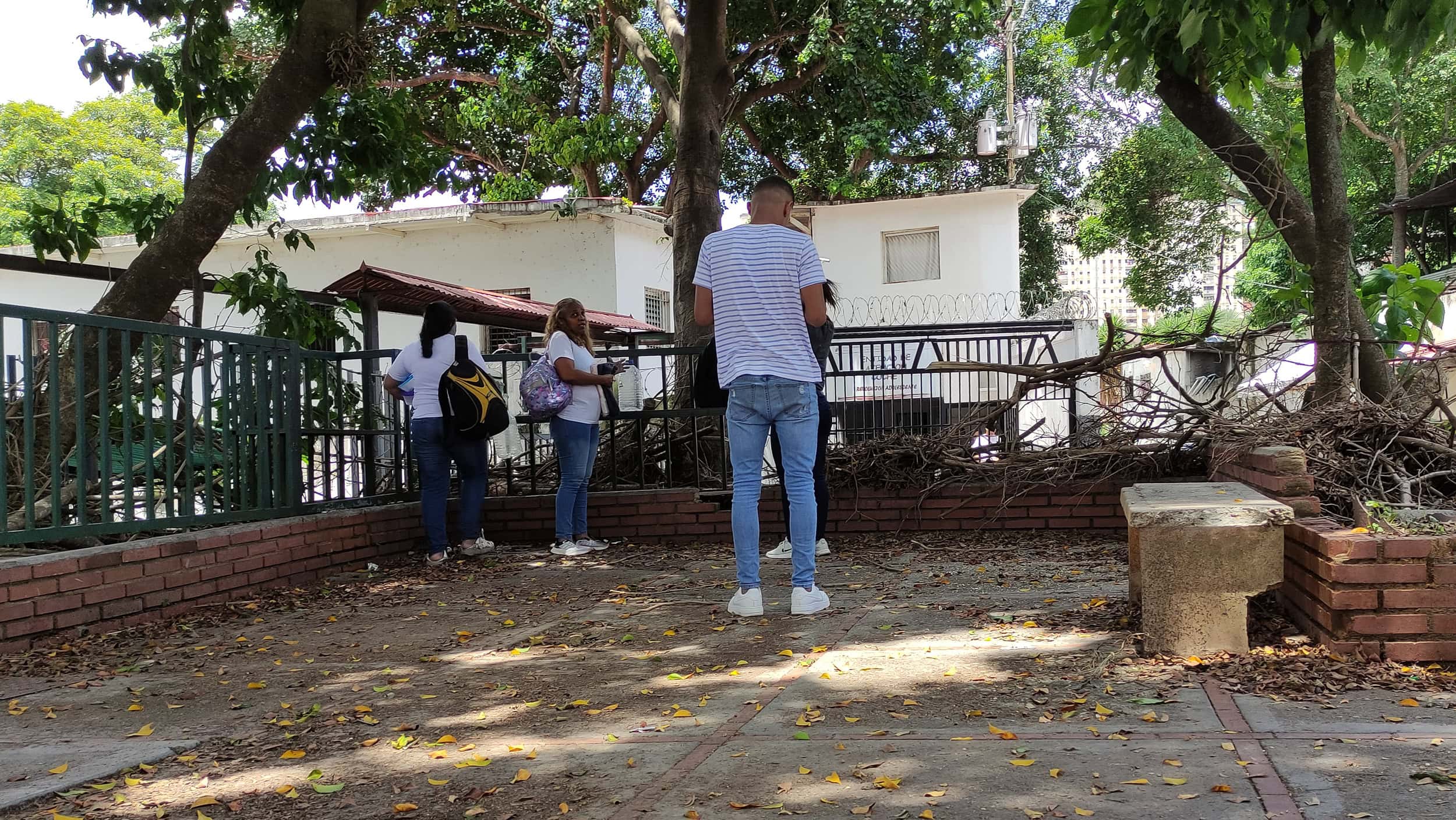 Centro de atención adolescente, Coche