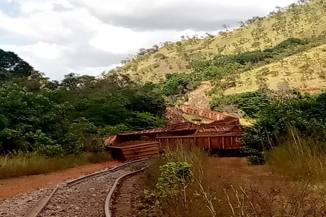 Atribuyen descarrilamiento de tren de Ferrominera falta de mantenimiento e inadecuada operatividad